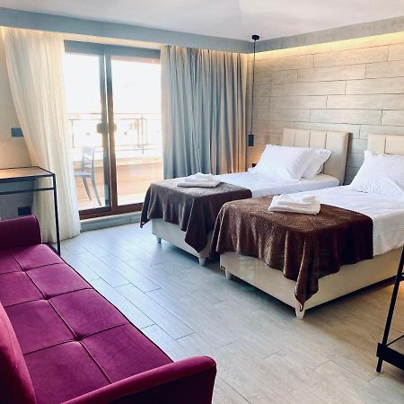 Deluxe Rooms In Blloku Area Tiranë Luaran gambar
