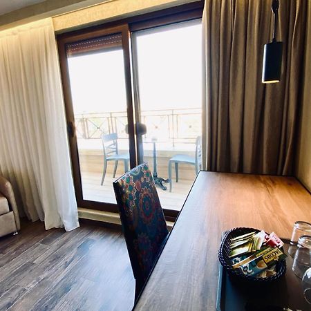 Deluxe Rooms In Blloku Area Tiranë Luaran gambar