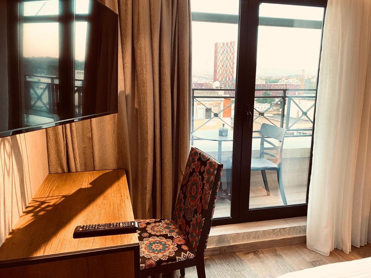 Deluxe Rooms In Blloku Area Tiranë Luaran gambar