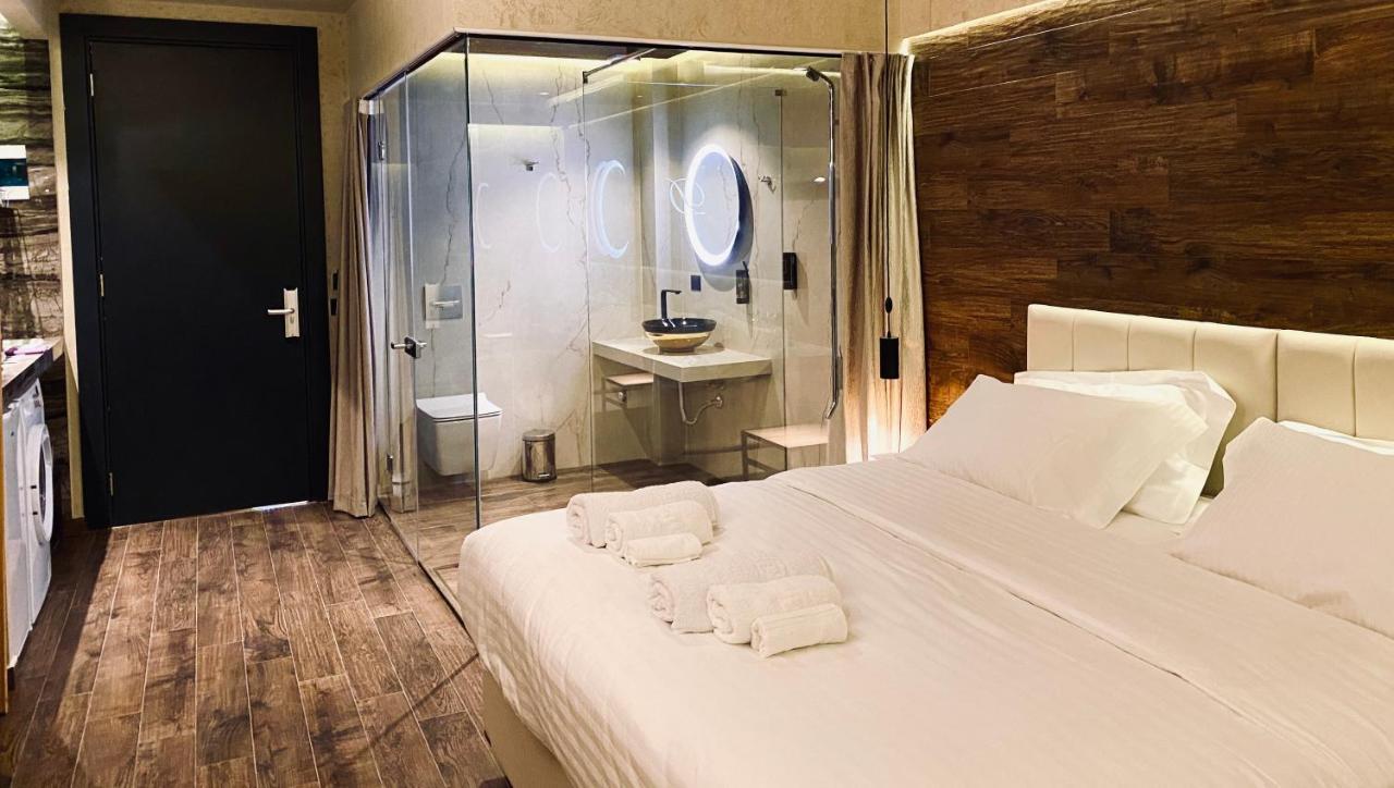 Deluxe Rooms In Blloku Area Tiranë Luaran gambar