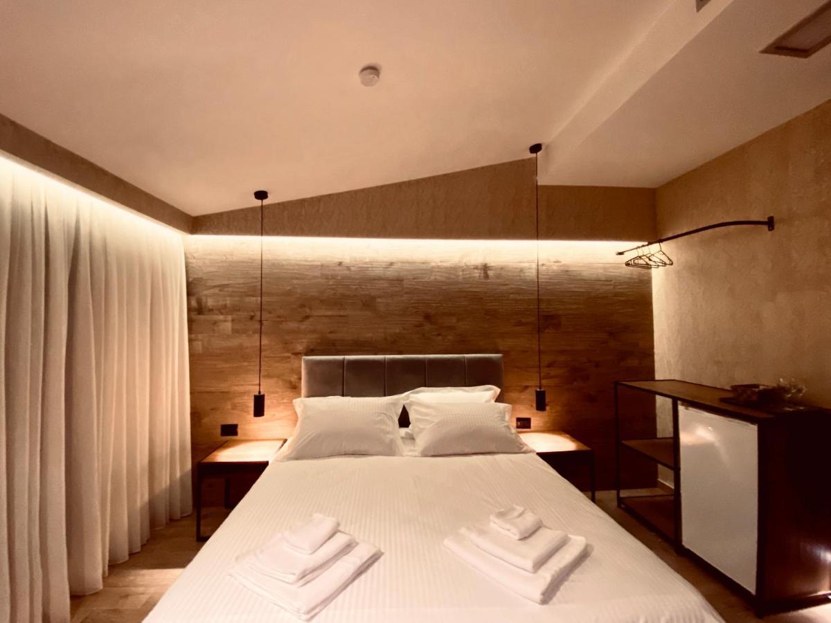 Deluxe Rooms In Blloku Area Tiranë Luaran gambar
