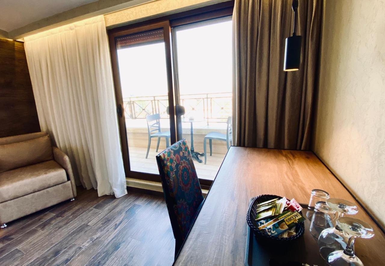 Deluxe Rooms In Blloku Area Tiranë Luaran gambar